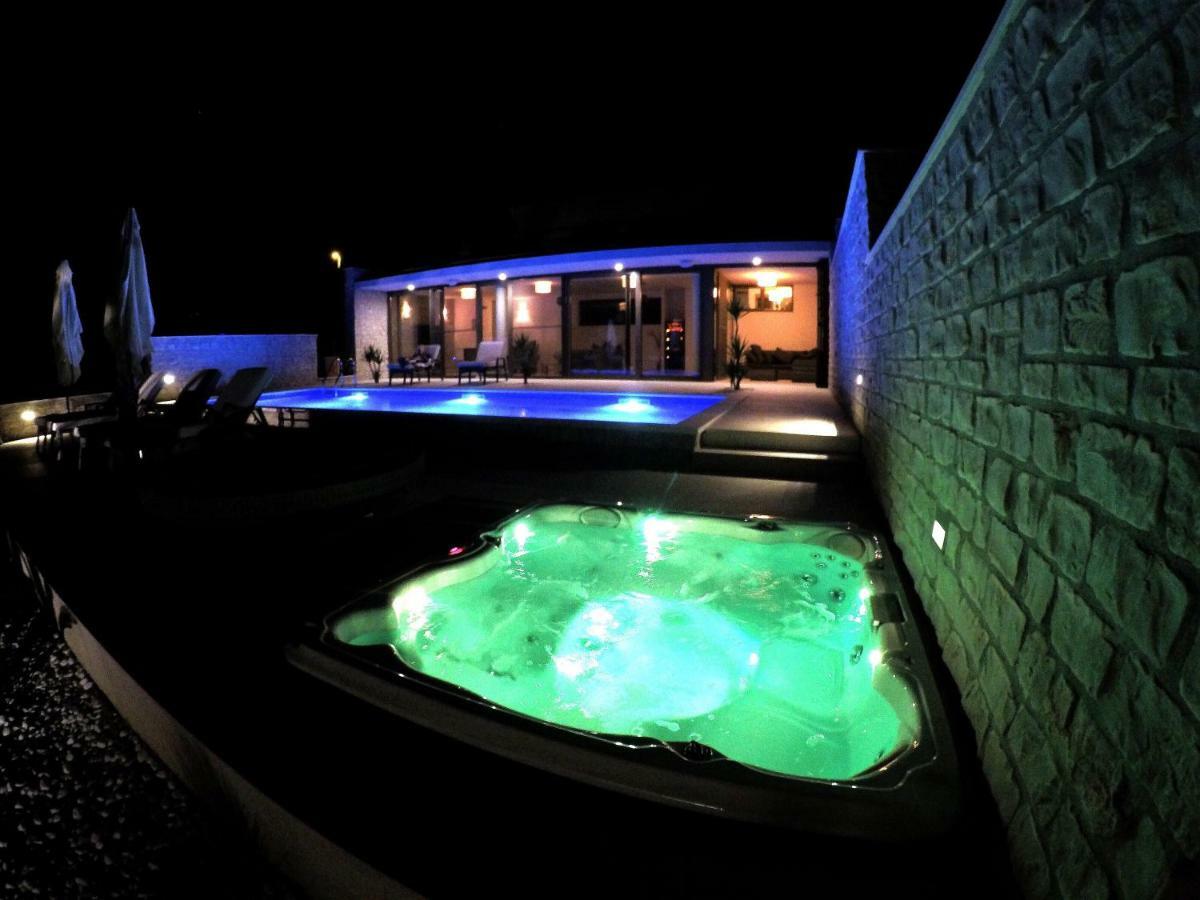 Villa Carisma Island Vis Buitenkant foto